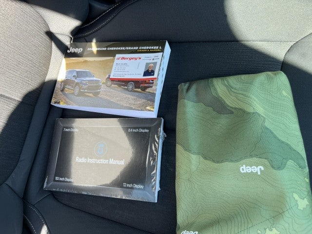 2022 Jeep Grand Cherokee Laredo