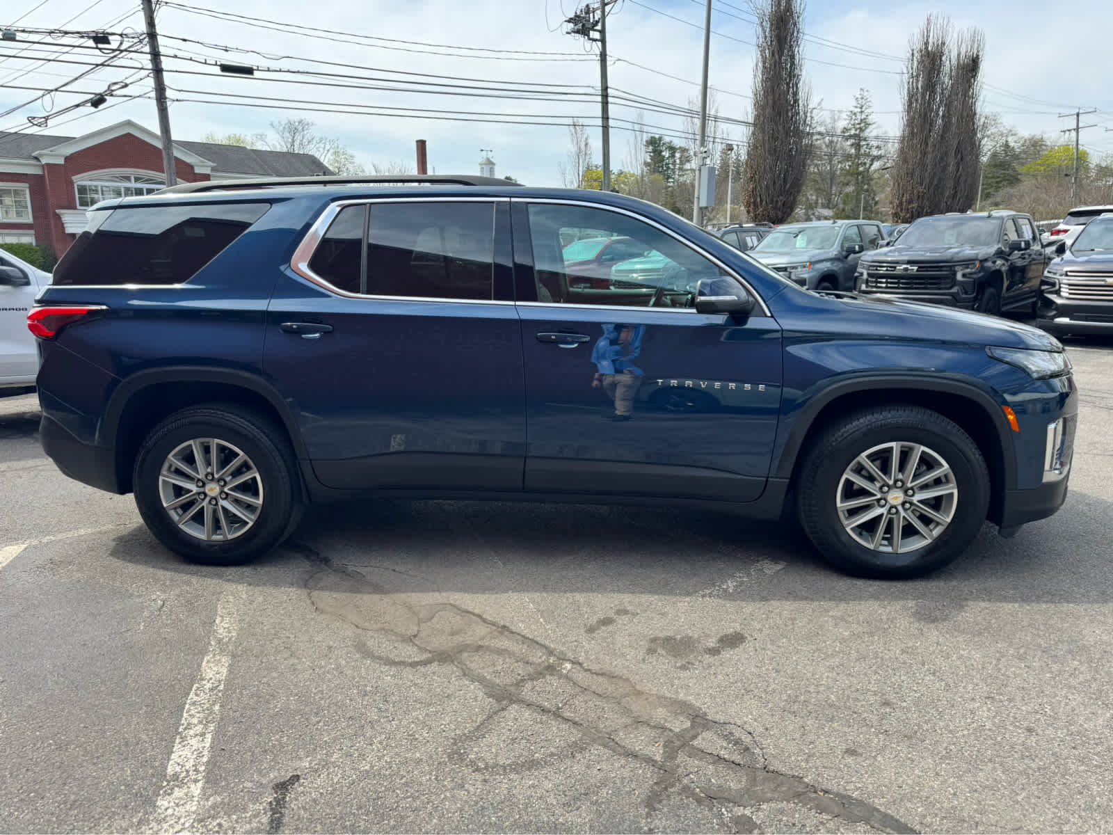 2023 Chevrolet Traverse LT Leather