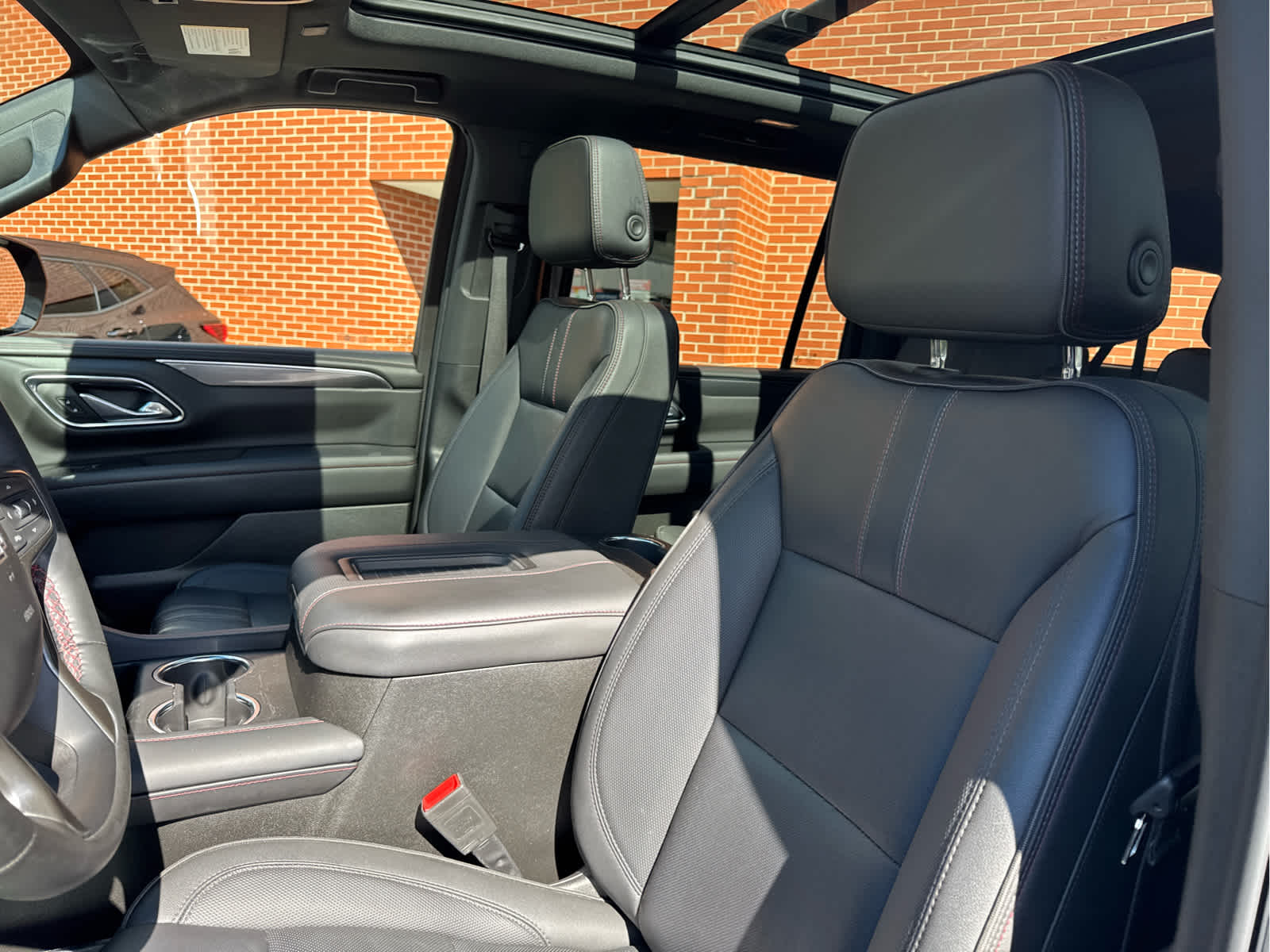 2024 Chevrolet Suburban RST - Photo 15