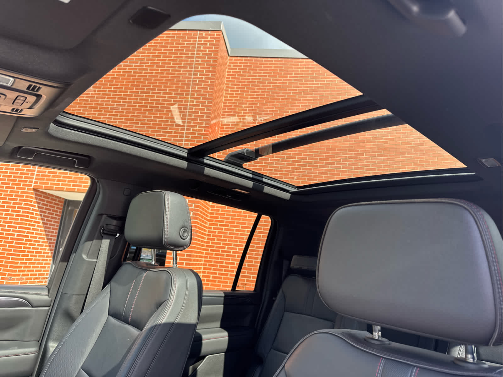 2024 Chevrolet Suburban RST - Photo 16