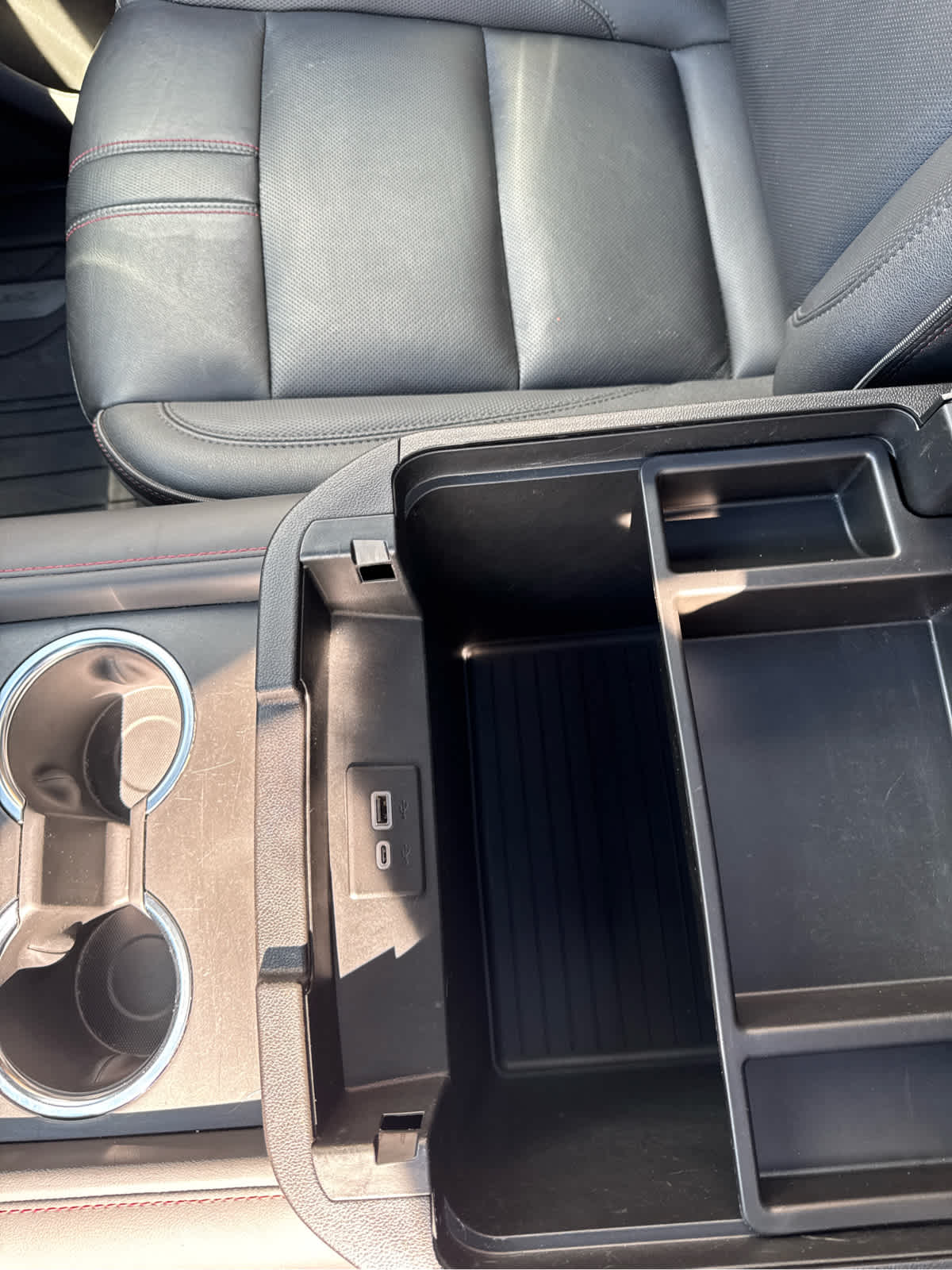 2024 Chevrolet Suburban RST - Photo 23