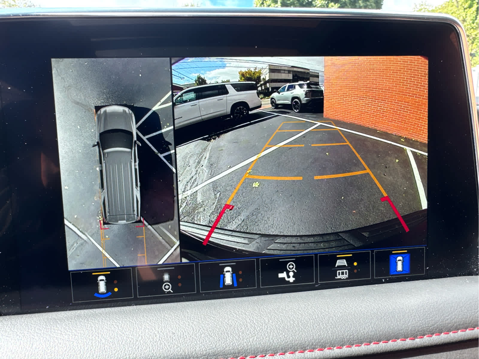 2024 Chevrolet Suburban RST - Photo 26