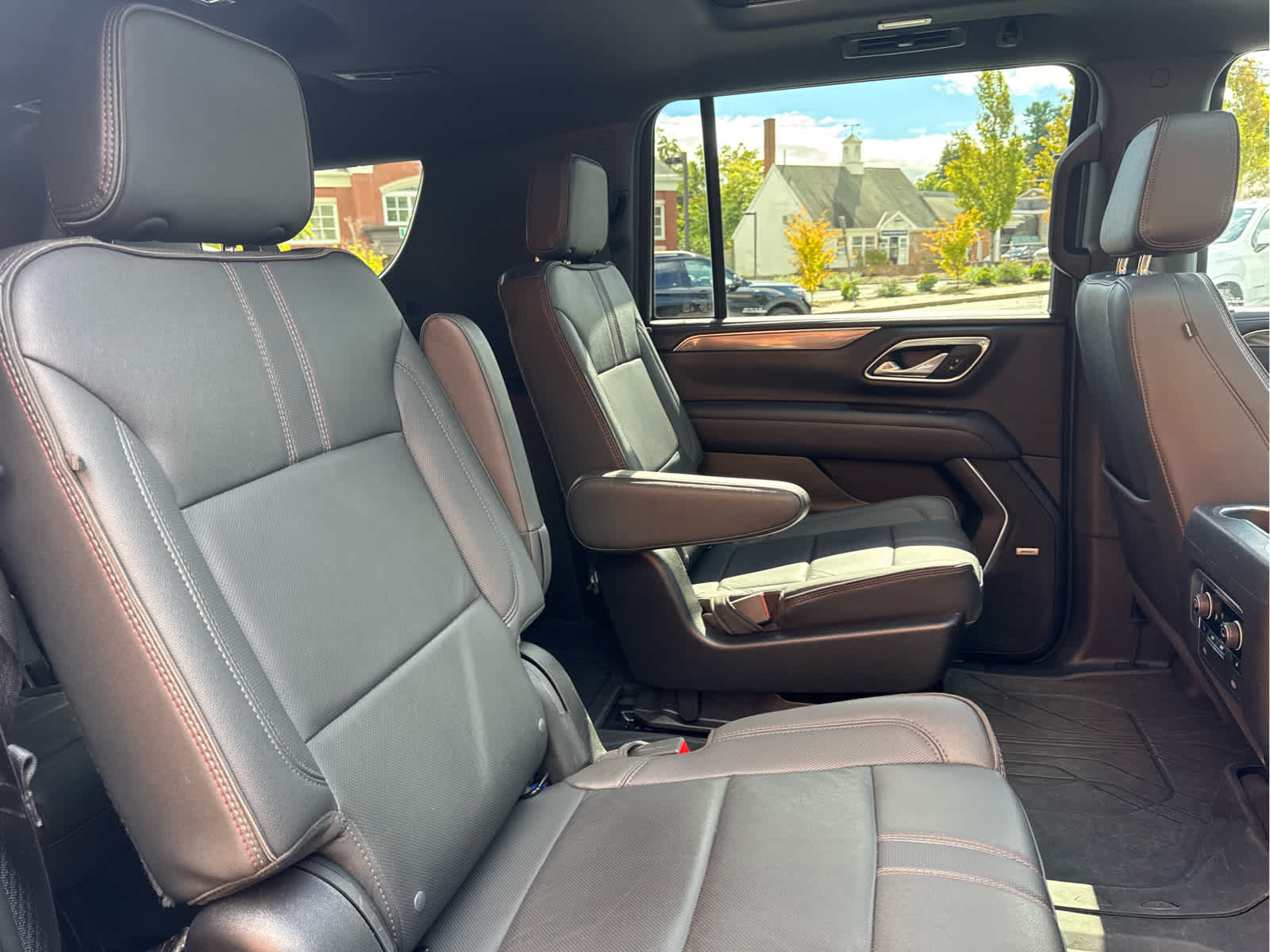 2024 Chevrolet Suburban RST - Photo 32