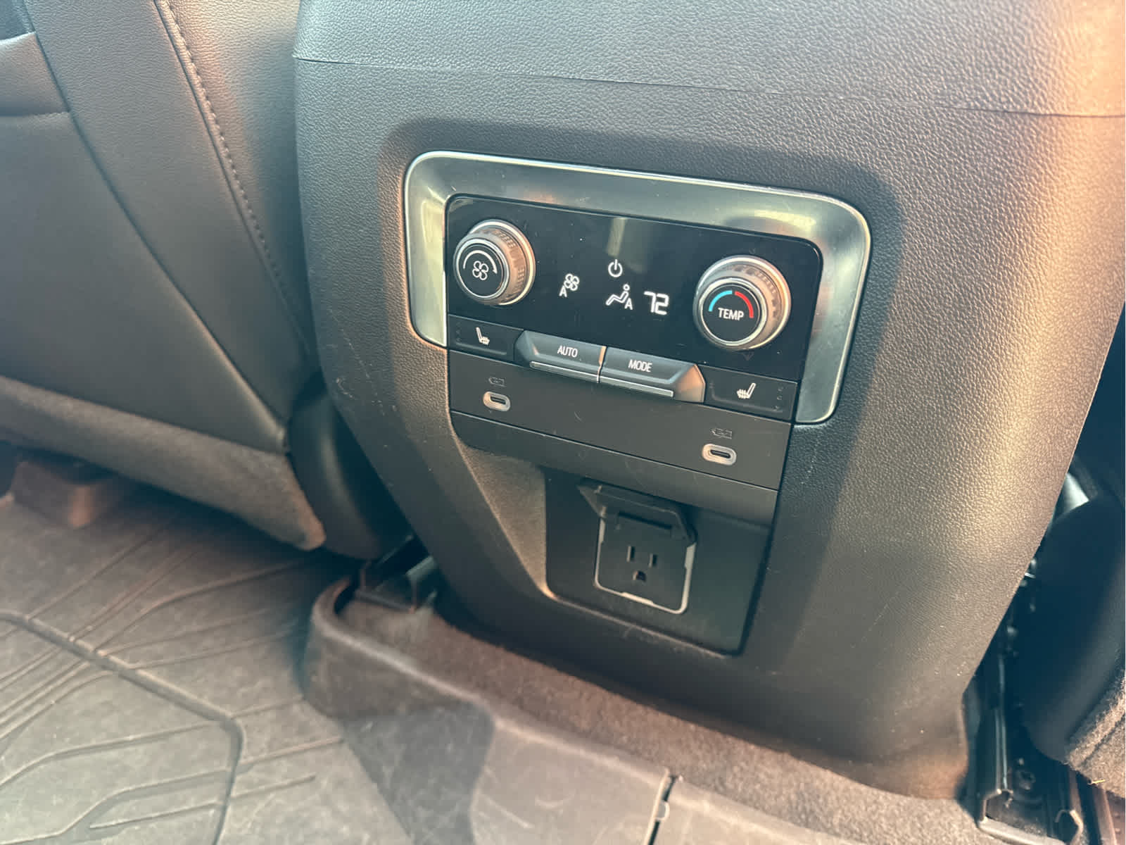 2024 Chevrolet Suburban RST - Photo 35