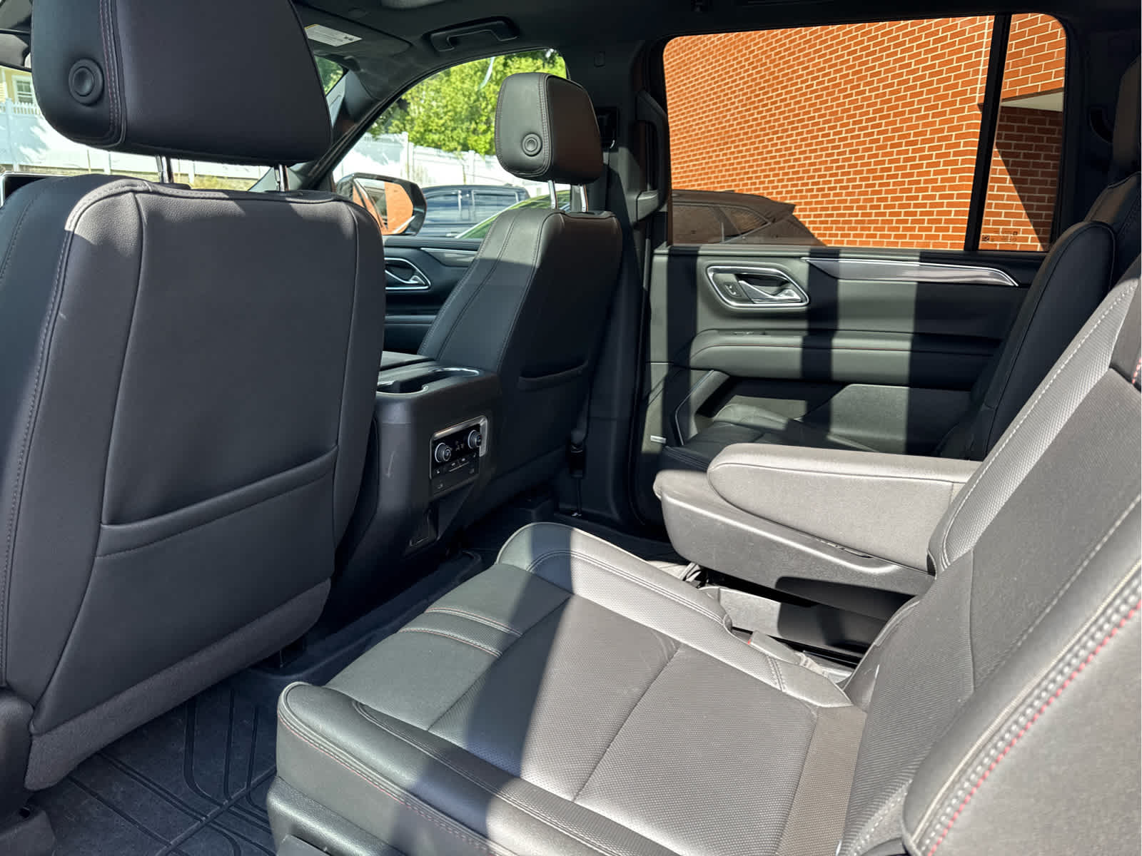2024 Chevrolet Suburban RST - Photo 36