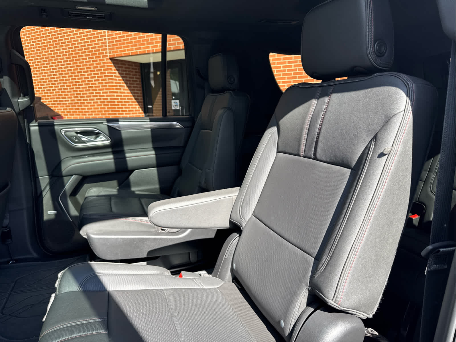 2024 Chevrolet Suburban RST - Photo 37