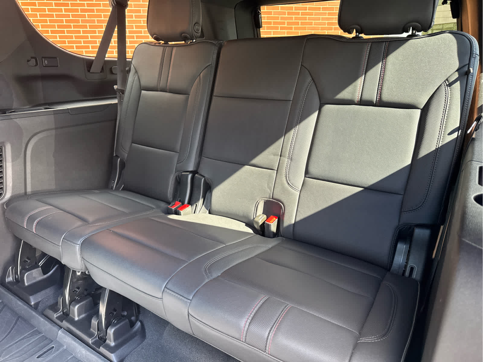 2024 Chevrolet Suburban RST - Photo 38